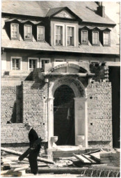 Stadtarchiv Weimar, 60 10-5/3 Bd. 2, Blick auf die Baustelle der Hofapotheke, 1989