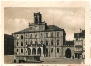 Stadtarchiv Weimar, 60 10-5/3 Bd. 2, Blick auf das Rathaus, um 1900