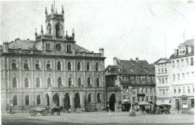 Stadtarchiv Weimar, 60 10-5/3 Bd. 2, Blick über den Markt zum Rathaus, um 1895