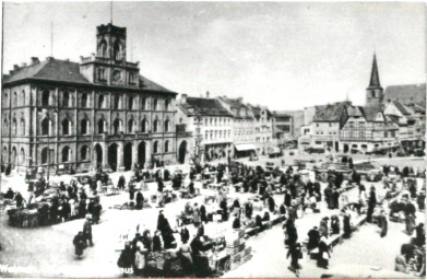 Stadtarchiv Weimar, 60 10-5/3 Bd. 2, Blick auf den Markt mit Ständen des Wochenmarktes, nach 1955