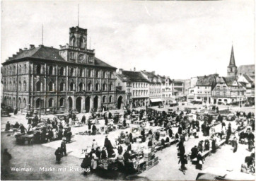 Stadtarchiv Weimar, 60 10-5/3 Bd. 2, Blick auf den Markt mit Rathaus, nach 1955