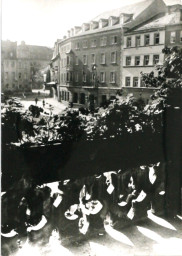 Stadtarchiv Weimar, 60 10-5/3 Bd. 2, Blick vom Rathausbalkon auf den Markt, vor 1989