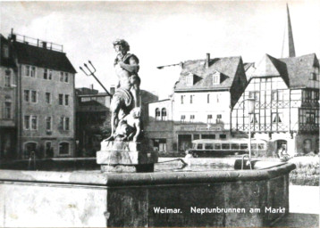 Stadtarchiv Weimar, 60 10-5/3 Bd. 2, Blick auf den Neptunbrunnen am Markt, nach 1955