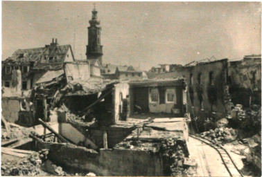 Stadtarchiv Weimar, 60 10-5/3 Bd. 2, Blick vom Markt zum Schloßturm, 1945