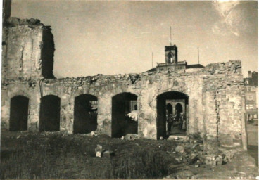 Stadtarchiv Weimar, 60 10-5/3 Bd. 2, Markt 10- Stadthaus, 1946