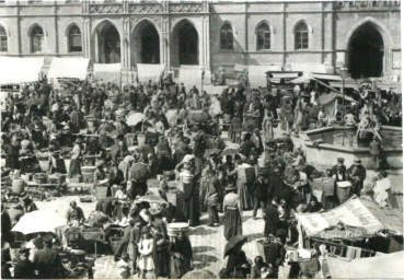 Stadtarchiv Weimar, 60 10-5/3 Bd. 2, Blick vom Stadthaus auf den Markt, um 1900