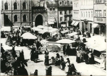 Stadtarchiv Weimar, 60 10-5/3 Bd. 2, Blick vom Stadthaus auf den Markt, um 1900