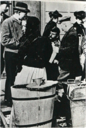 Stadtarchiv Weimar, 60 10-5/3 Bd. 2, Wochenmarkt auf dem Markt, um 1900