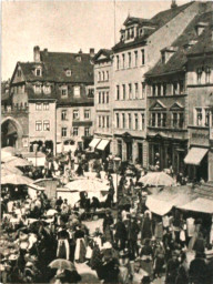 Stadtarchiv Weimar, 60 10-5/3 Bd. 2, Blick vm Stadthaus auf den Markt, um 1900