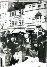 Stadtarchiv Weimar, 60 10-5/3 Bd. 2, Wochenmarkt auf dem Markt, um 1900