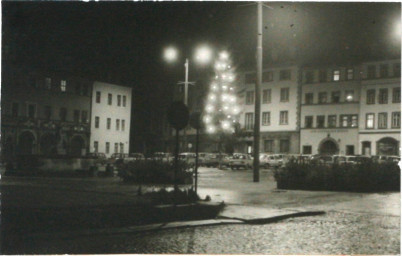 Stadtarchiv Weimar, 60 10-5/3 Bd. 2, Blick auf den Markt mit Weihnachtsbaum, 1985