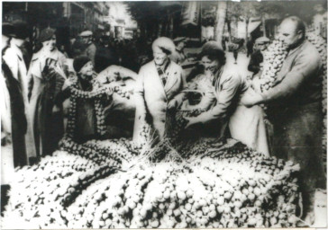 Stadtarchiv Weimar, 60 10-5/3 Bd. 2, Zwiebelmarkt in der Schillerstraße, um 1930