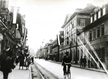 Stadtarchiv Weimar, 60 10-5/30 Bd. 1, Blick in die Bürgerschulstraße, wohl 1933