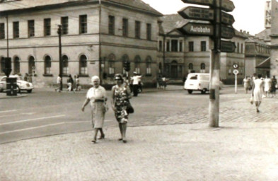 Stadtarchiv Weimar, 60 10-5/30 Bd. 1, Blick vom Goetheplatz zur ehemaligen Bürgerschule, wohl 1964