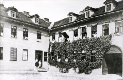 Stadtarchiv Weimar, 60 10-5/30 Bd. 1, Blick in den Innenhof des Bertuchhauses, wohl 1905