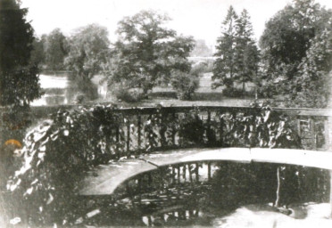 Stadtarchiv Weimar, 60 10-5/30 Bd. 1, Blick von der Terrasse des Bertuchhauses in den Garten, ohne Datum