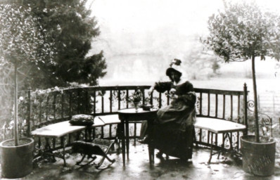 Stadtarchiv Weimar, 60 10-5/30 Bd. 1, Blick von der Terrasse des Bertuchhauses auf den Teich in Frorieps Garten, ohne Datum