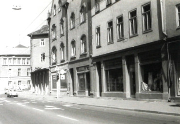 Stadtarchiv Weimar, 60 10-5/30 Bd. 1, Blick von der Karl-Liebknecht-Straße zur Kreuzung Friedensstraße/ Karl-Marx-Platz, ohne Datum