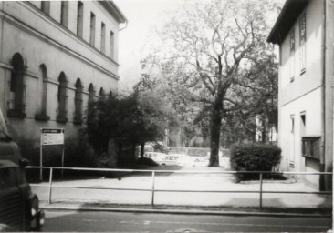 Stadtarchiv Weimar, 60 10-5/30 Bd. 1, Blick von der Karl-Liebknecht-Straße in den Weimarhallenpark, ohne Datum