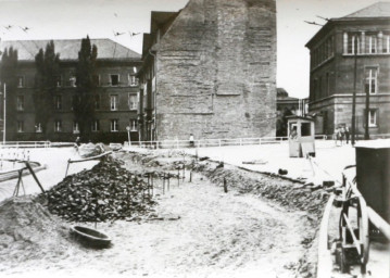 Stadtarchiv Weimar, 60 10-5/30 Bd. 1, Blick aus der Karl-Liebknecht-Straße zur Kreuzung Friedensstraße, ohne Datum