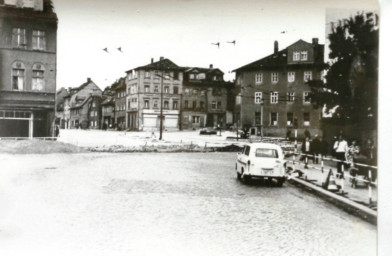 Stadtarchiv Weimar, 60 10-5/30 Bd. 1, Blick aus der Bertuchstraße zur Kreuzung Friedensstraße / Karl-Liebknecht-Straße, ohne Datum