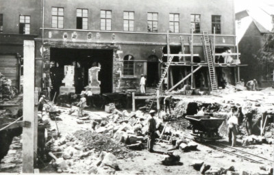 Stadtarchiv Weimar, 60 10-5/30 Bd.2, Blick auf den Durchgang von der Schwanseestraße zur Weimarhalle, um 1930