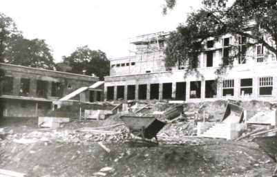 Stadtarchiv Weimar, 60 10-5/30 Bd.2, Blick auf die Baustelle zum Neubau der Weimarhalle, um 1931