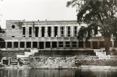 Stadtarchiv Weimar, 60 10-5/30 Bd.2, Blick auf die Baustelle zum Neubau der Weimarhalle, um 1931