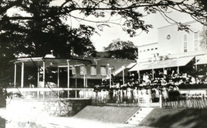 Stadtarchiv Weimar, 60 10-5/30 Bd.2, Musikpavillon im Weimarhallenpark, um 1935