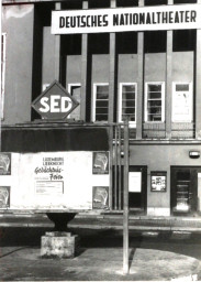 Stadtarchiv Weimar, 60 10-5/30 Bd.2, Eingangsbereich der Weimarhalle, um 1947