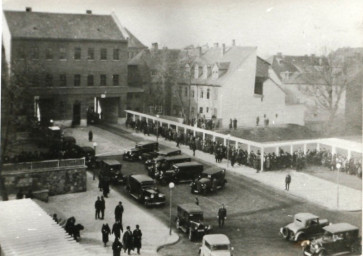 Stadtarchiv Weimar, 60 10-5/30 Bd.2, Blick auf den Platz vor der Weimarhalle, zwischen 1932/