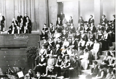 Stadtarchiv Weimar, 60 10-5/30 Bd.2, Blick in den Großen Saal der Weimarhalle, zwischen 1932/