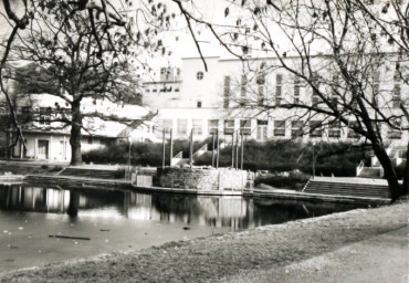 Stadtarchiv Weimar, 60 10-5/30 Bd.2, Sanierung der Außenanlagen der Weimarhalle, wohl 1983