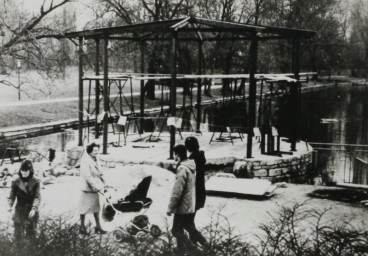 Stadtarchiv Weimar, 60 10-5/30 Bd.2, Blick in den Weimarhallenpark, um 1983