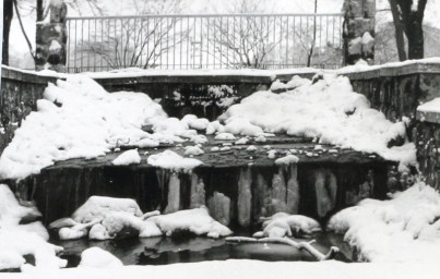 Stadtarchiv Weimar, 60 10-5/30 Bd.2, Blick auf die Kaskaden im Weimarhallenpark, ohne Datum