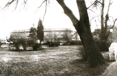 Stadtarchiv Weimar, 60 10-5/30 Bd.2, Blick durch den Park am Schwanseebad, ohne Datum