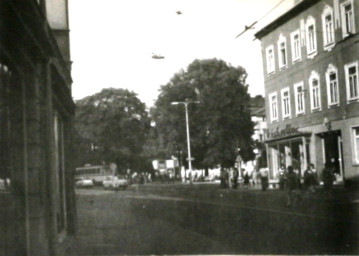 Stadtarchiv Weimar, 60 10-5/31 Bd.1, Blick durch die Heinrich-Heine-Straße zum Goetheplatz, um 1970