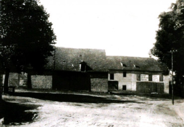 Stadtarchiv Weimar, 60 10-5/31 Bd.1, Blick auf die alten Scheunen der heutigen Coudraystraße, wohl 1910