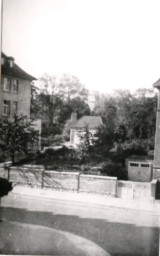 Stadtarchiv Weimar, 60 10-5/31 Bd.1, Blick auf den Garten neben dem Haus Schwanseestraße 13, um 1930