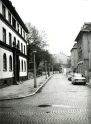 Stadtarchiv Weimar, 60 10-5/31 Bd.1, Blick in die Gerhart-Hauptmann-Straße, vor 1990