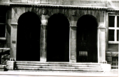 Stadtarchiv Weimar, 60 10-5/31 Bd.1, Blick auf den Eingangsbereich Coudraystraße 13a/d, ohne Datum