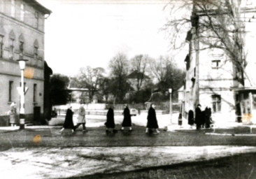 Stadtarchiv Weimar, 60 10-5/31 Bd.1, Blick von der Erfurter Straße in die Coudraystraße, vor 1990