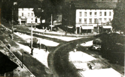 Stadtarchiv Weimar, 60  10-5/31 Bd.1, Blick aus der Theodor-Neubauer-Schule auf den Sophienstiftsplatz, um 1970