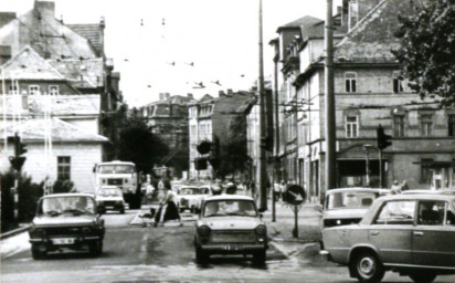 Stadtarchiv Weimar, 60 10-5/31 Bd.2, Blick vom Sophienstiftsplatz in die Erfurter Straße, wohl 1988