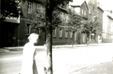 Stadtarchiv Weimar, 60 10-5/31 Bd.2, Blick in die Erfurter Straße, wohl 1980