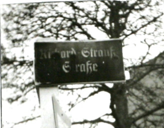 Stadtarchiv Weimar, 60 10-5/31 Bd.2, Straßenschild "Richard Strauß Straße", ohne Datum