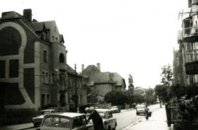 Stadtarchiv Weimar, 60 10-5/31 Bd.2, Blick in die Mozartstraße, wohl 1985