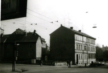 Stadtarchiv Weimar, 60 10-5/31 Bd.2, Blick auf die Kreuzung Erfurter Straße (rechts)/ Brucknerstraße, wohl 1985