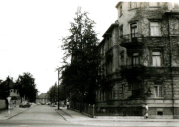 Stadtarchiv Weimar, 60 10-5/31 Bd.2, Blick in die Peter-Cornelius-Straße, wohl 1985