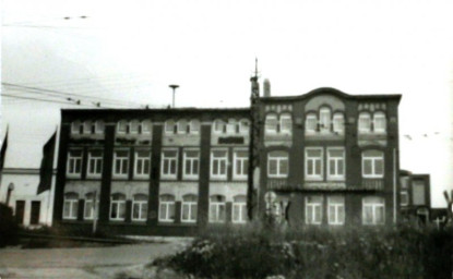 Stadtarchiv Weimar, 60 10-5/31 Bd.2, Blick aus der Damaschkestraße zum Haus Erfurter Straße 84, wohl 1985